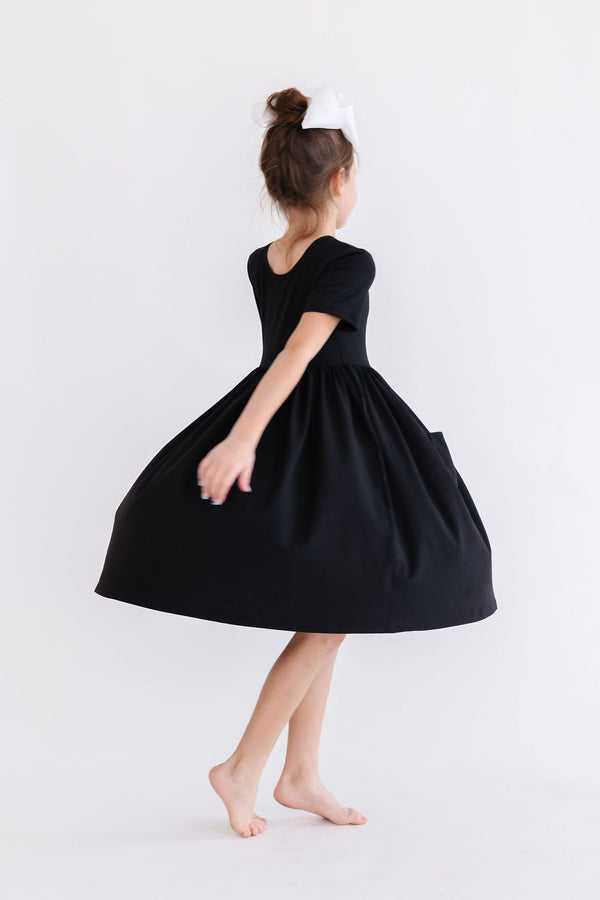 black cocktail dress with pockets Girls' Pocket Twirl Size: 2T Toddler By Mila & Rose corset Tamanho:XXL Latvia (EU). V-Neck Sleeveless Mermaid Satin