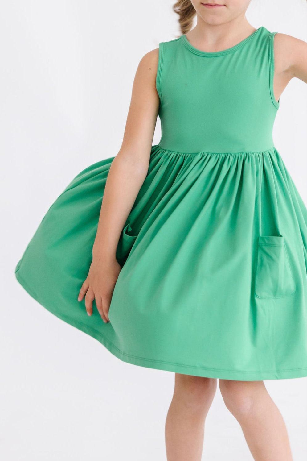 kelly green dress Maxi With Slits And Double Tie Back 58 wearing a size XS 59 wearing a size XS 511 wearing a size M 55 wearing a size 2XL Size Bust Waist Length XS 43 42.5 41 S 45 44.5 41.5 M 47 46.5 42 L 49 48.5 42.5 XL 51 50.5 43 1XL 53 52.5 43.5 2XL 55 54.5 44 3XL 57 56.5 44.5 4XL 59 58.5 45 Fabric + Care Instructions Girls' Kelly Green Tank Pocket